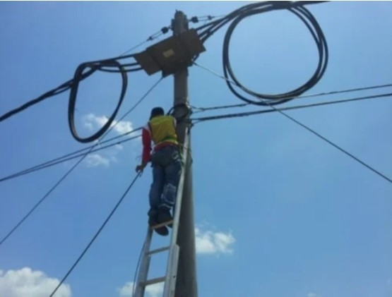 Cabo óptico PE de bainha enterrado diretamente GYTA53 12,2-19,7 mm de diâmetro para os requisitos do cliente