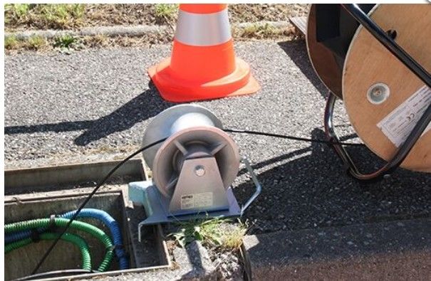 Cabos de fibra óptica enterrados diretamente para aplicações de enterramento direto -20- 70°C Estrutura SZ tubo solto enrolado