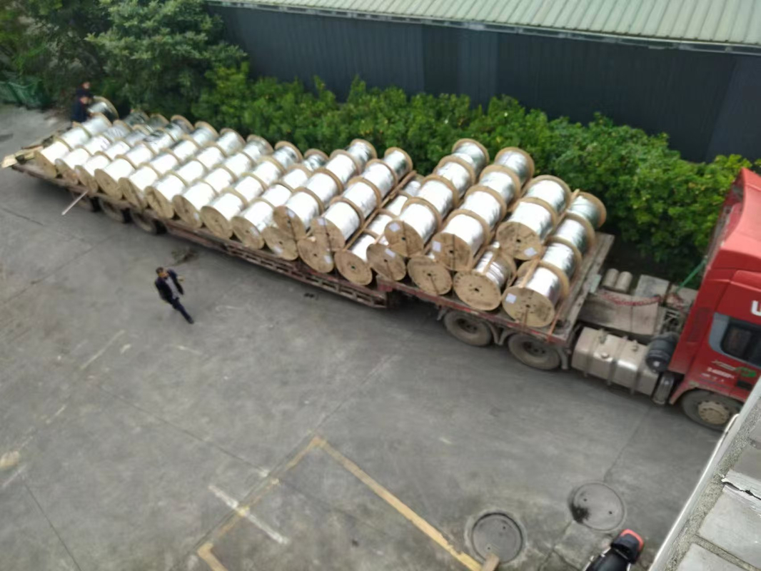 Introdução de cabo óptico em forma de borboleta