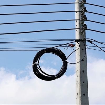 Cabo óptico FTTH de mensageiro preto, 4 núcleos, usado para construção de comunicação
